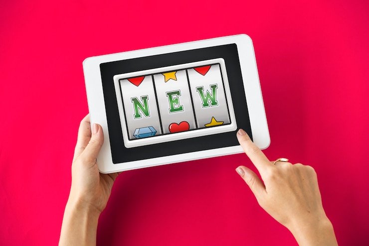 Pengguna mengisi formulir pendaftaran akun baru dengan mudah dan aman melalui perangkat mobile